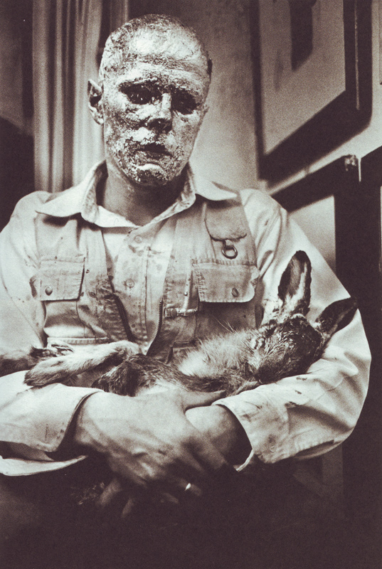 Joseph-Beuys-'How-to-explain-pictures-to-a-dead-hare'